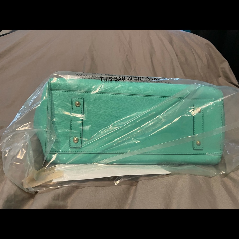 NWT Mint Dooney and Burke Zip satchel - Picture 2 of 5